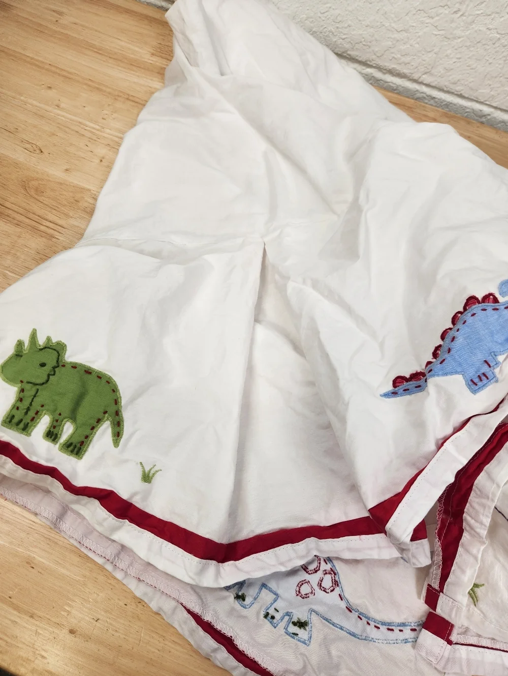 Pottery Barn Kids Super Saurus Crib Bedskirt Dinosaurs T-Rex Brontosaurus